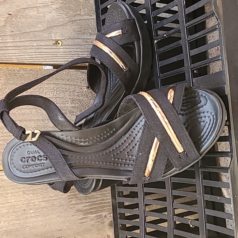 Crocs Dual Comfort Leigh II Sandal Wedges size 7